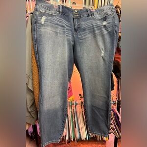 #26 - NWOT - TORRID PREMIUM JEGGINGS- SIZE 26R - LIGHT DISTRESSING